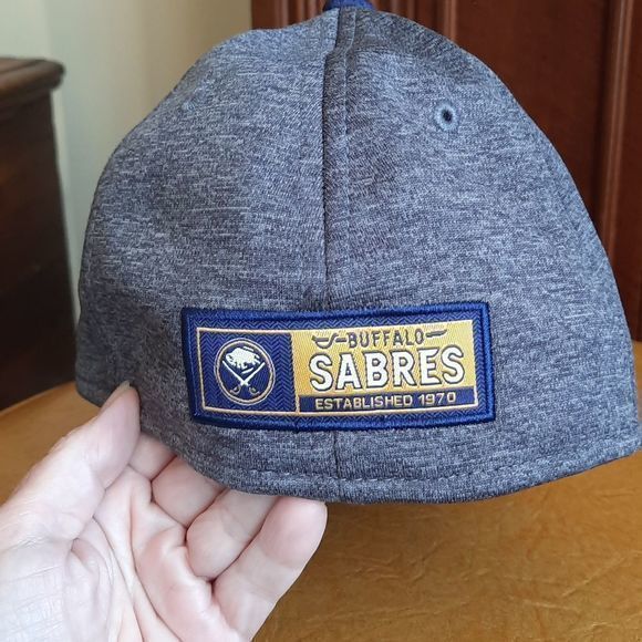 Like NEW- Buffalo Sabres basebal hat, child/youth - Picture 3 of 11